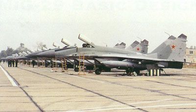 Linea de MiG-29 Fulcrum "C" pertenecientes al 5 GvIAP basados en Sarmallensk, Hungria